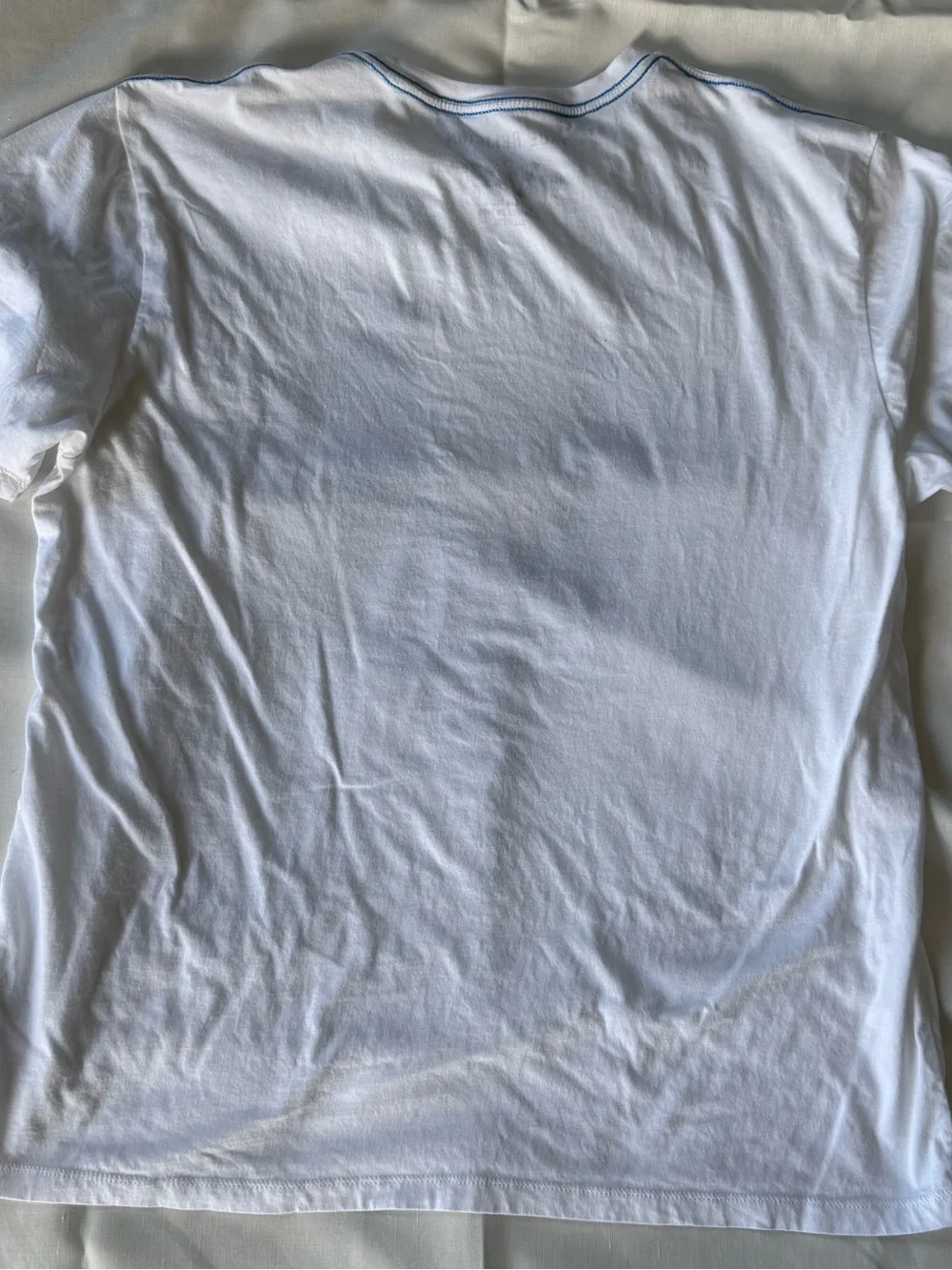 True Religion White T‑Shirt with Blue Velvet Drip Horseshoe Logo